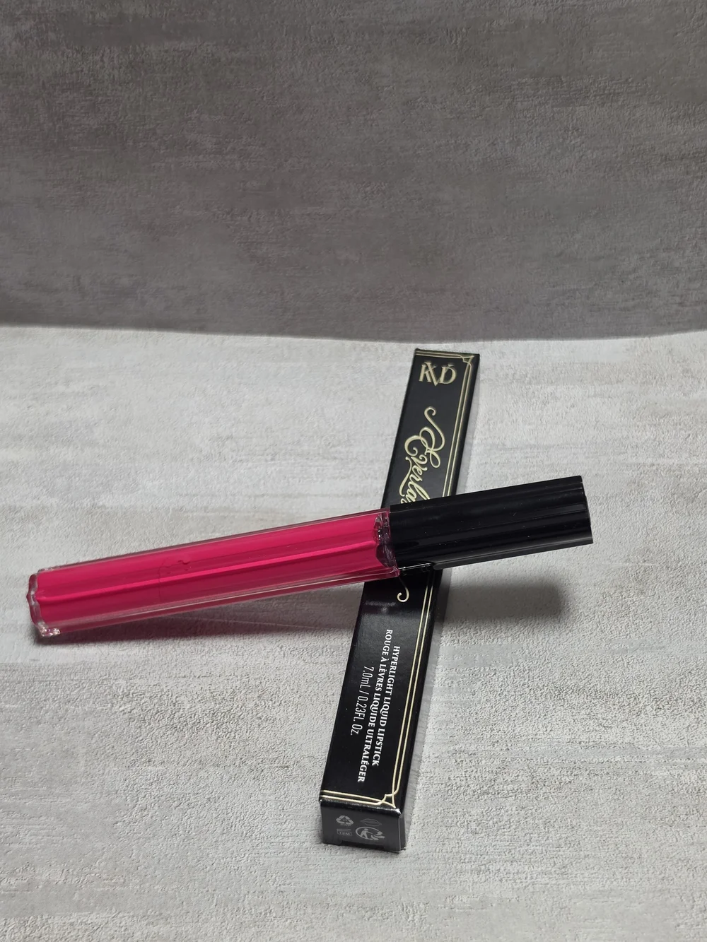 Kat Von D Everlasting Liquid Lipstick in Bright Fuchsia (Scarlet Pearl)